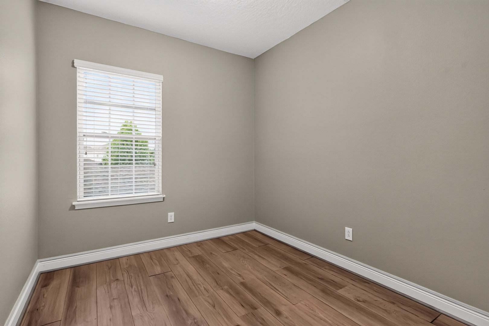 Building Photo - 6536 Calamondin Dr