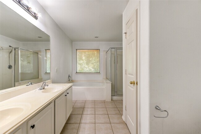 Building Photo - 225 Summerhaze Cir