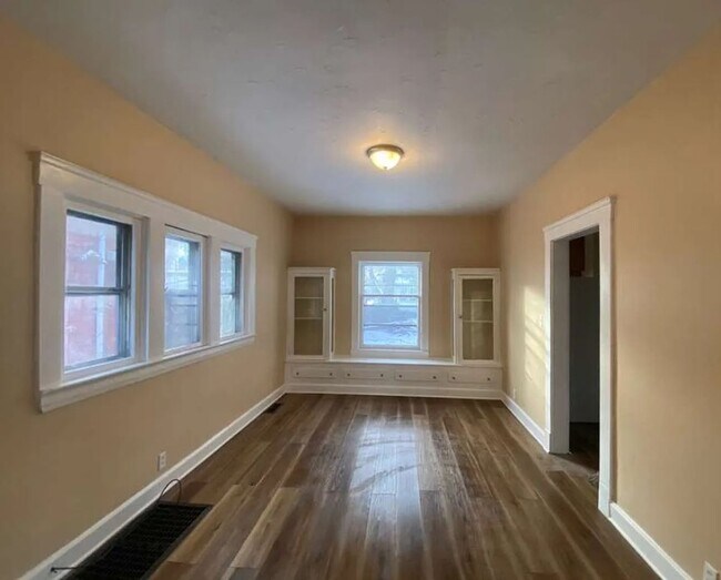 Building Photo - Welcome to your next home!