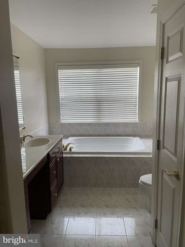 Building Photo - 20077 Inverness Square