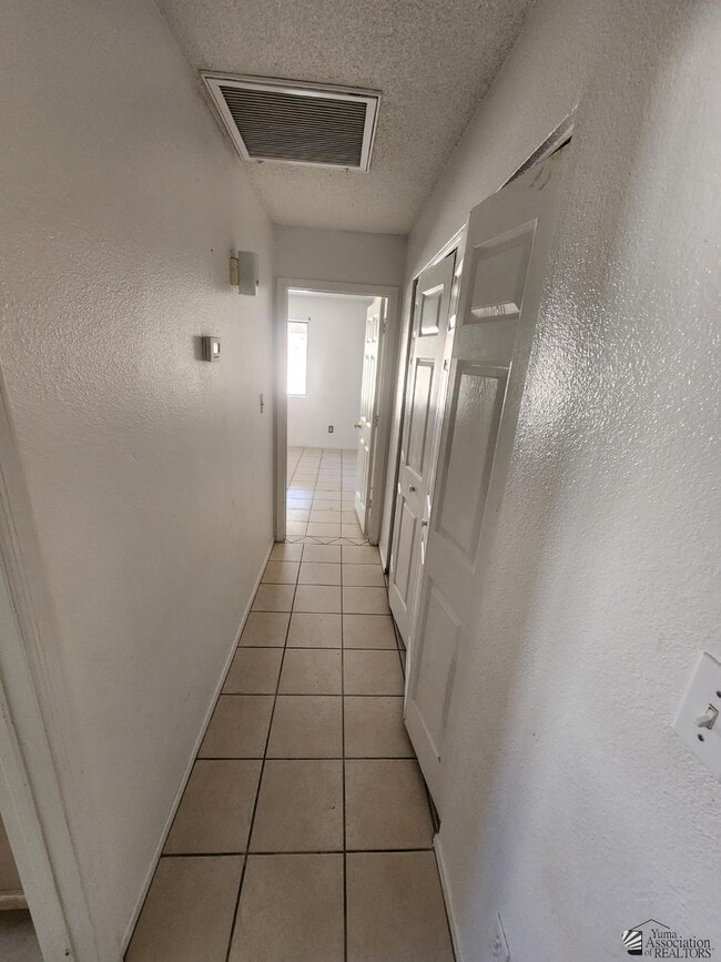 Building Photo - 2222 E 27th Ln