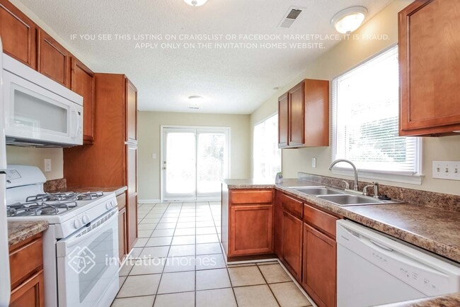 Building Photo - 13505 Thicket Ct