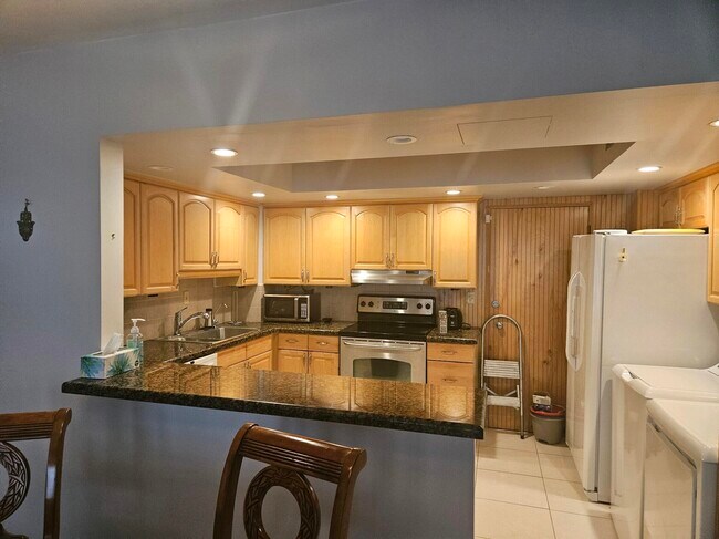 Building Photo - 3850 Galt Ocean Dr