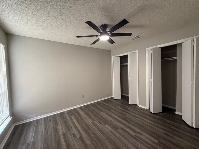 Building Photo - 513 Sierra Cove