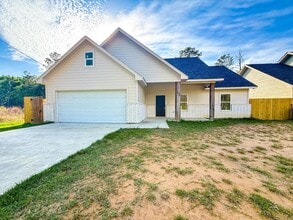 Building Photo - 790 Woodland St