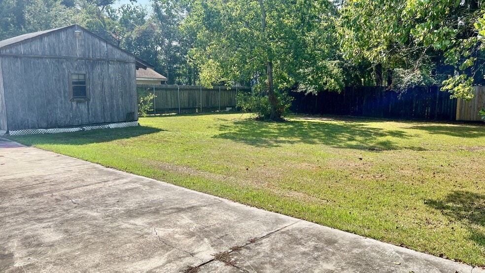 Building Photo - 281 Cardinal Dr