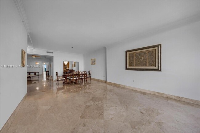 Building Photo - 704 N Ocean Blvd