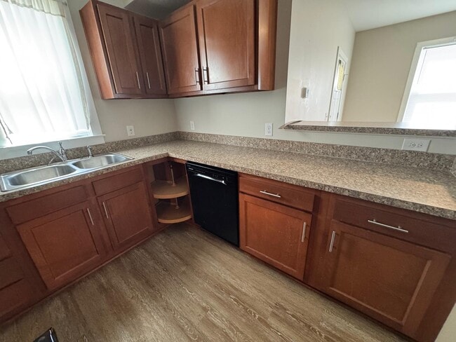 Building Photo - 1905 Grayson St