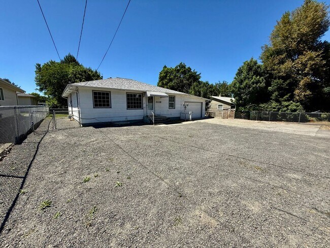Building Photo - Adorable 3 bedroom 1.5 bathroom house for ...