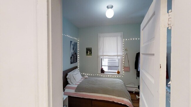 Building Photo - 9/1 No Fee! Renovated 3BR near Central/Kendall/Inman