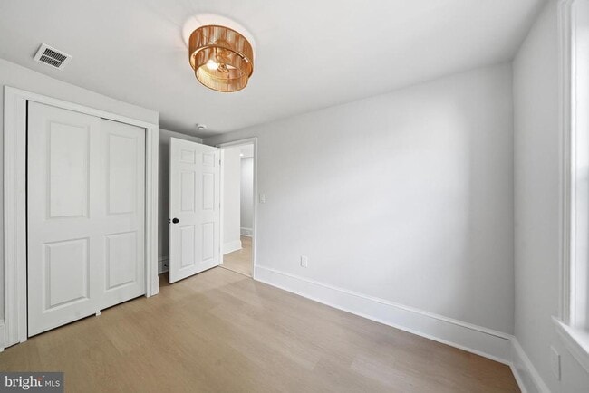 Building Photo - 423 S 20th St