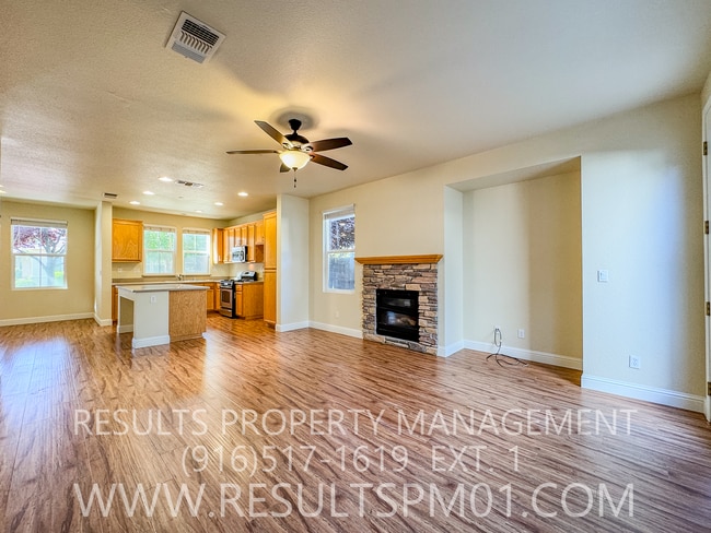 Building Photo - 3 bedroom Lincoln Home in Gated Community