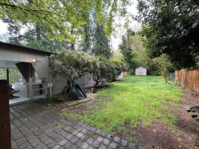 Building Photo - Stunning Views! Secluded 2 Bed, 1 Bath Gem!