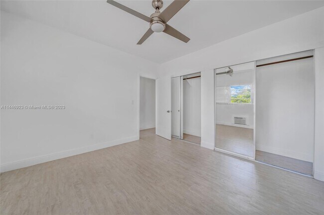 Building Photo - 7845 NE Bayshore Ct
