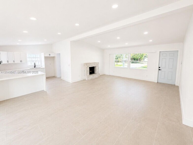 Building Photo - 2649 Key Largo Ln