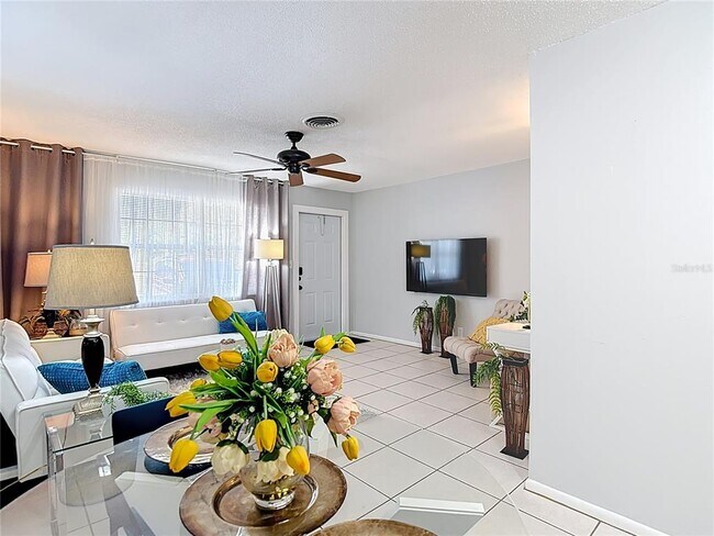 Building Photo - 139 Southeast Jefferson Cir N