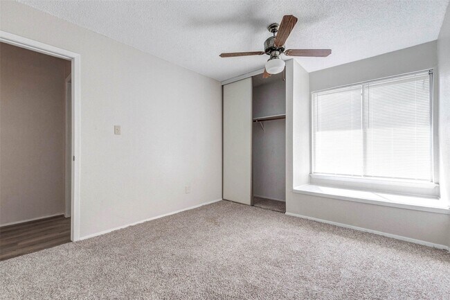 Building Photo - 2952 Meadowgrass Ln