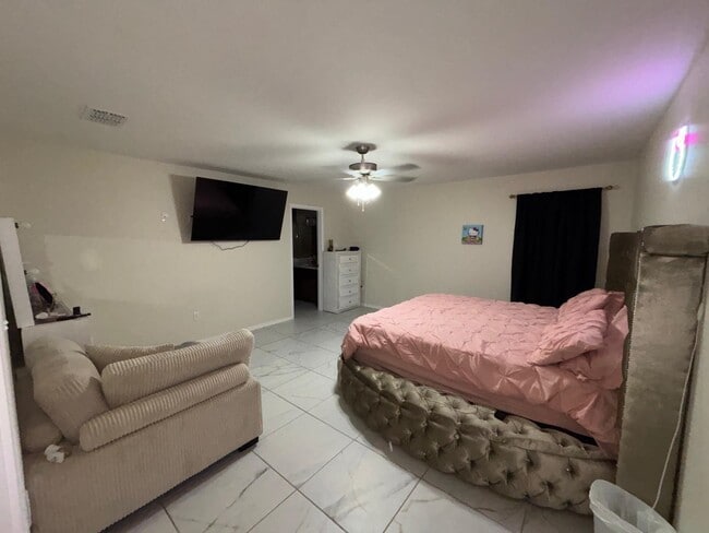 Building Photo - 5821 Colegio Ln
