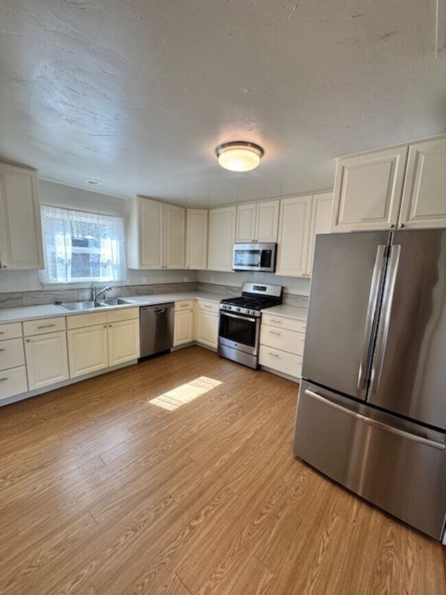 Building Photo - Charming Updated 4-Bedroom Home in the Garden Tract – Hardwood Floors, Central Air, 2-Car Garage ...