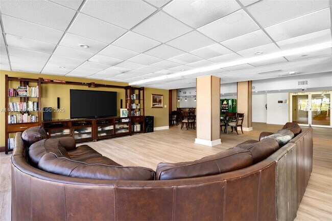 Building Photo - 10185 Collins Ave