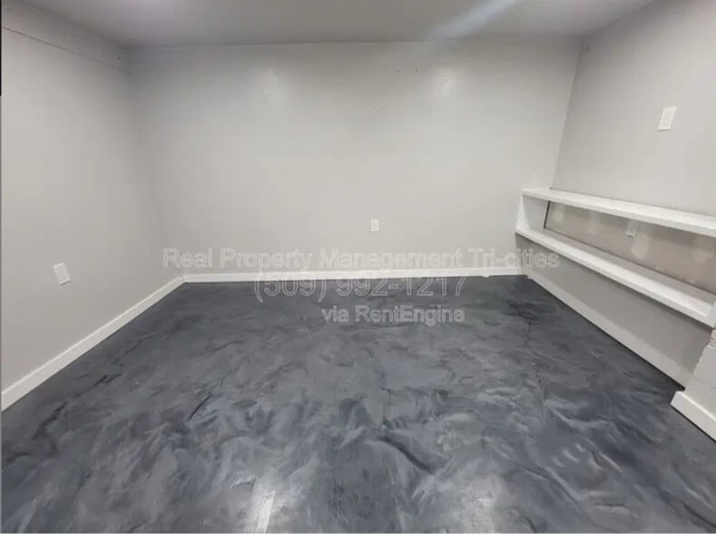 Building Photo - 402 Barth Ave