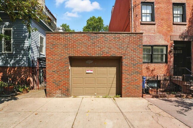Building Photo - 612 Jersey Ave