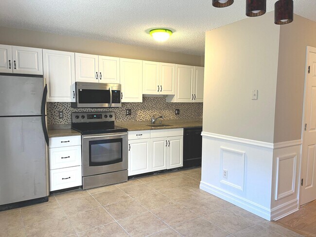 Primary Photo - 585 Park Rd