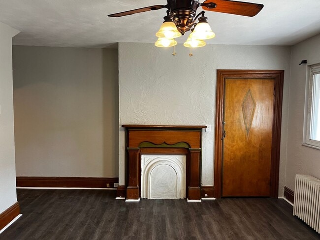 Building Photo - Renovated 2BD/1BATH House - Off-Street Parking, Laundry, AC