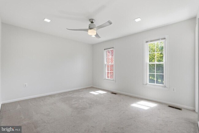 Building Photo - 6002 Mardale Ln
