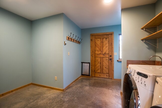 Building Photo - 27 Spanish Peaks Rd