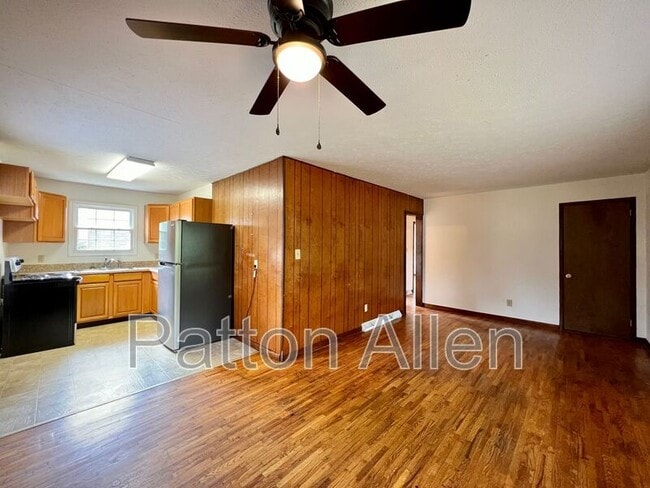Building Photo - 26 Pine Ln