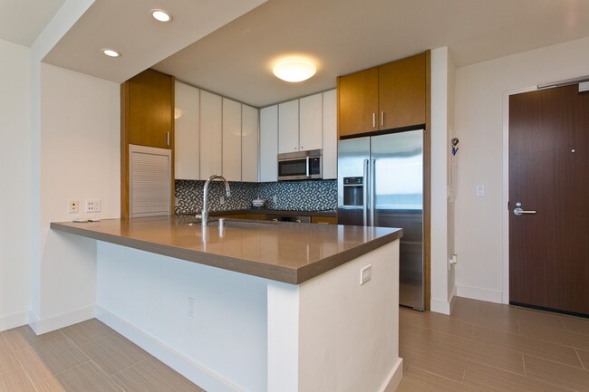 Building Photo - BEAUTIFUL 1 BEDROOM UNIT IN THE COLLECTION