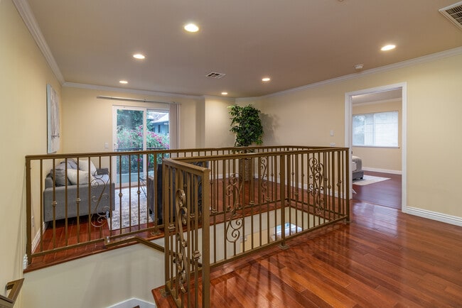 Building Photo - 3689 S La Cienega Blvd