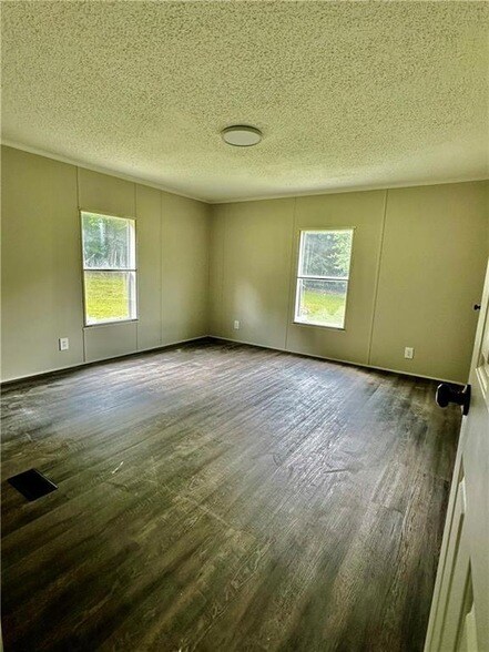 Building Photo - 15 Bonanza Ln