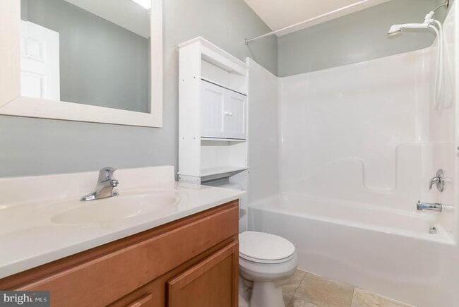 Building Photo - 3038 Meridian Cmns