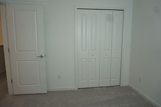 Building Photo - 6095 Falcon Gate Ln