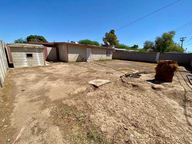 Building Photo - 3-Bedroom, 1.5 bath in Phoenix That’s read...