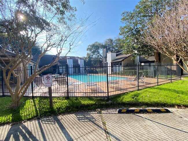 Building Photo - 2601 S Braeswood Blvd