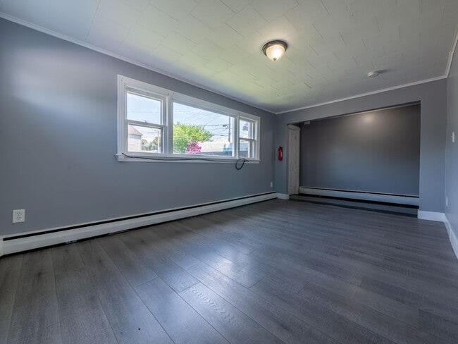 Building Photo - Charming 3-Bedroom Apartment in Midtown Ki...