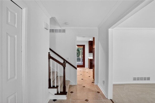 Building Photo - 447 Cove Dr NE