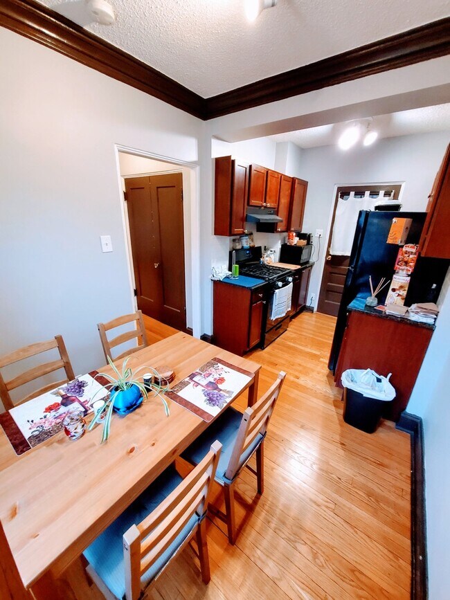 Building Photo - 1111 Holley Ct
