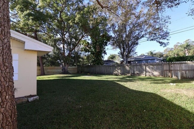 Building Photo - 1602 S Lady Mary Dr