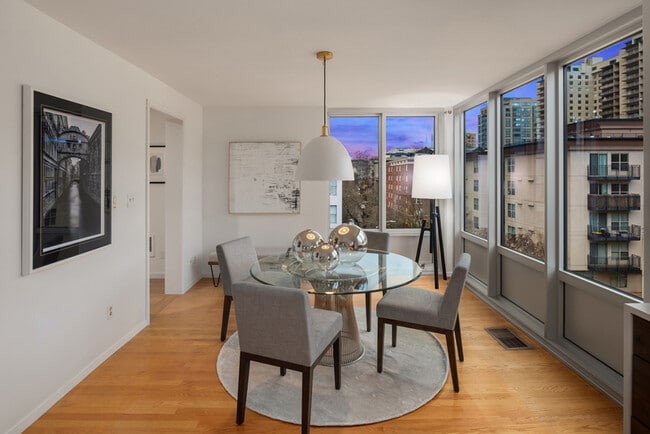 Building Photo - 1000 Union St