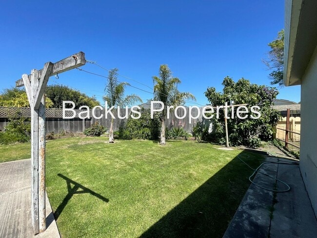Building Photo - Wonderful one level home in South Salinas