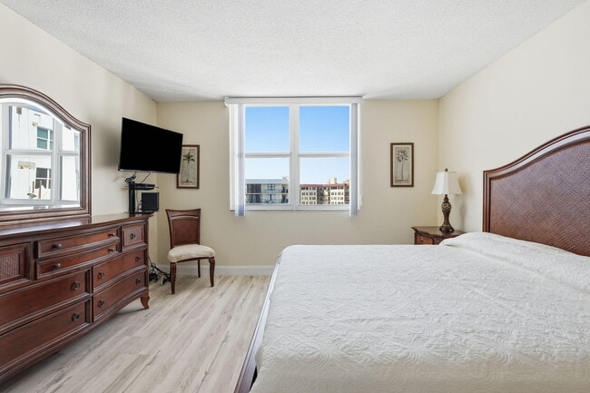 Building Photo - 3450 S Ocean Blvd