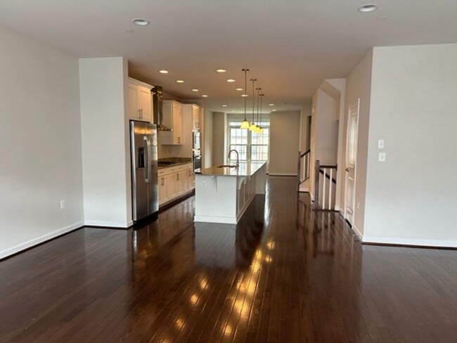 Building Photo - Gorgeous 4-Bed 3.5-Bath Townhouse next to Ft Meade