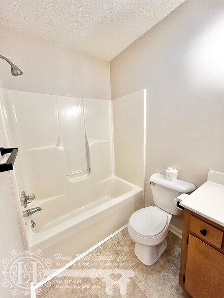 Building Photo - 211 E Gilbreath St