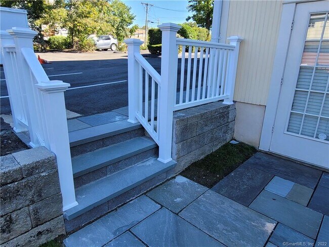 Building Photo - 128 East Ave