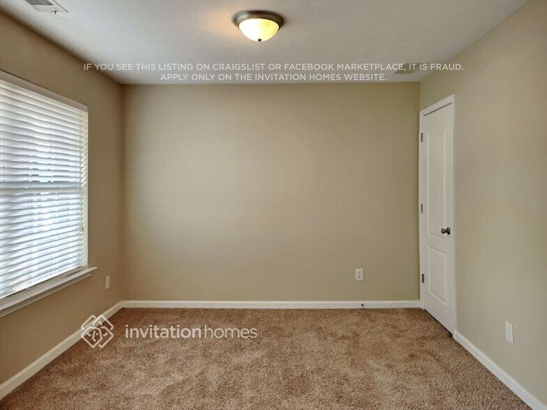 Building Photo - 2253 Park Manor SW