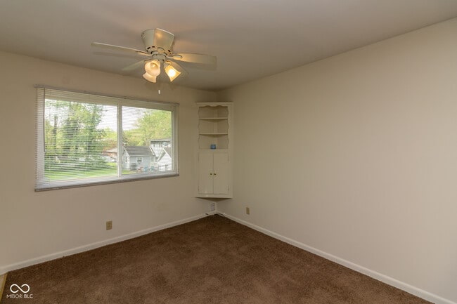 Building Photo - 811 Riverside Dr